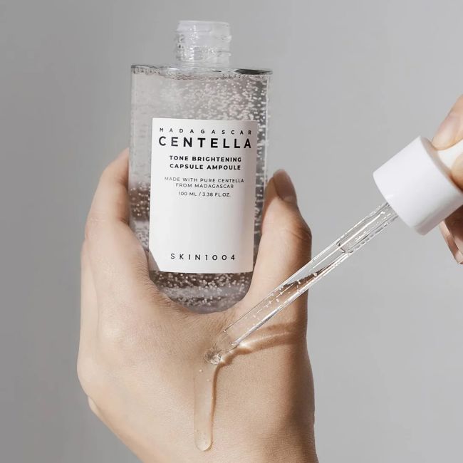 SKIN1004 MADAGASCAR CENTELLA TONE BRIGHTENING veido serumas