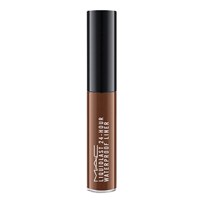 MAC LIQUIDLAST 24-HOUR vandeniui atsparus akių kontūro skystis su plunksnele, 2,5 ml
