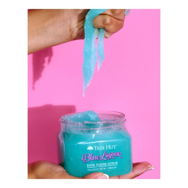 TREE HUT BLUE LAGOON SHEA SUGAR kūno šveitiklis, 510 g