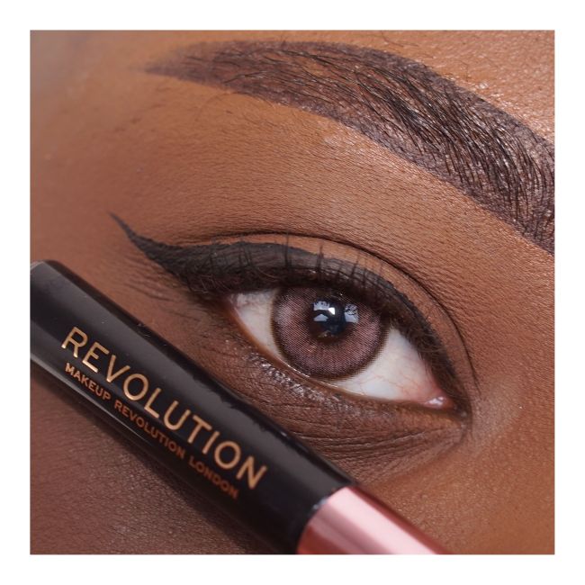 MAKEUP REVOLUTION akių kontūro skystis su plunksnele, 2,4 ml