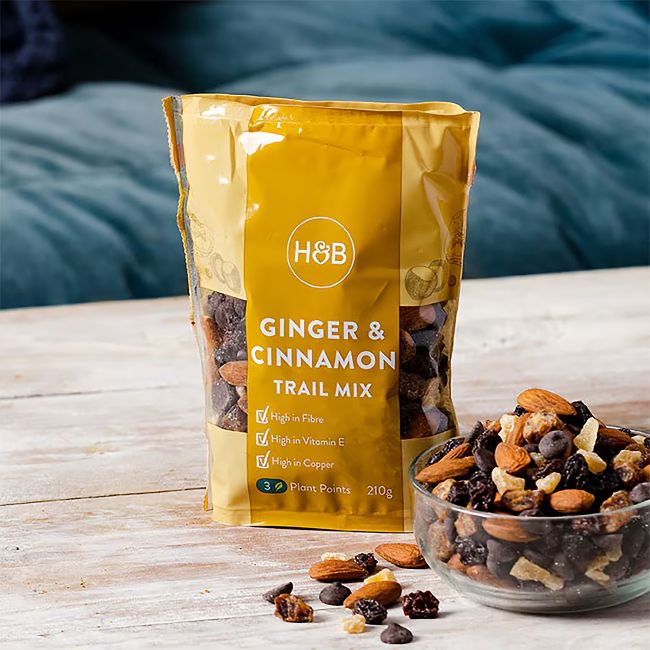 HOLLAND & BARRETT GINGER & CINNAMON TRAIL MIX džiovintų vaisių ir riešutų mišinys, 210 g