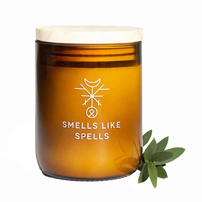 FREYA SMELLS LIKE SPELLS pagaminta rankomis kvapioji žvakė su mediniu dangčiu, 250 g