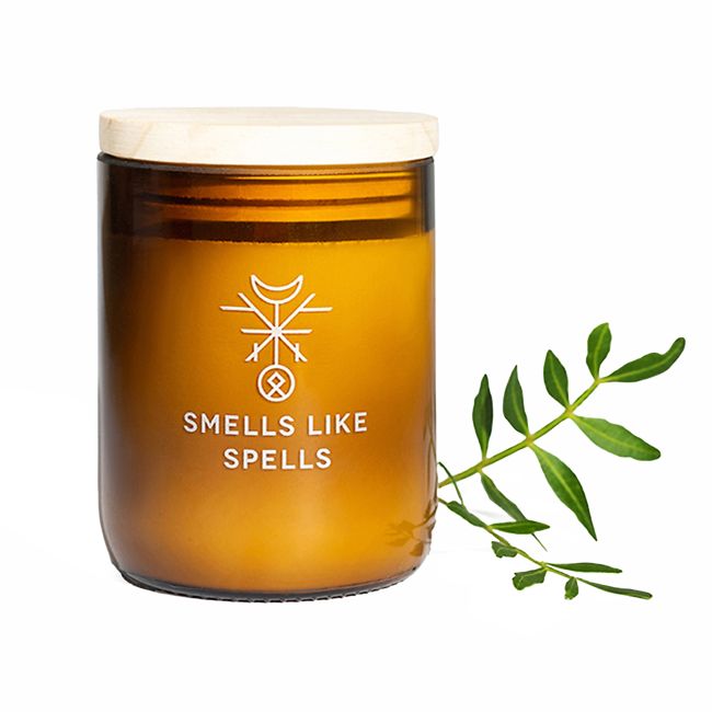 FREYER SMELLS LIKE SPELLS pagaminta rankomis kvapioji žvakė su mediniu dangčiu, 250 g