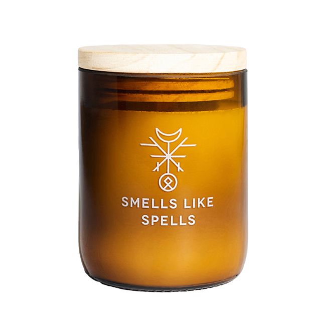FREYER SMELLS LIKE SPELLS pagaminta rankomis kvapioji žvakė su mediniu dangčiu, 250 g