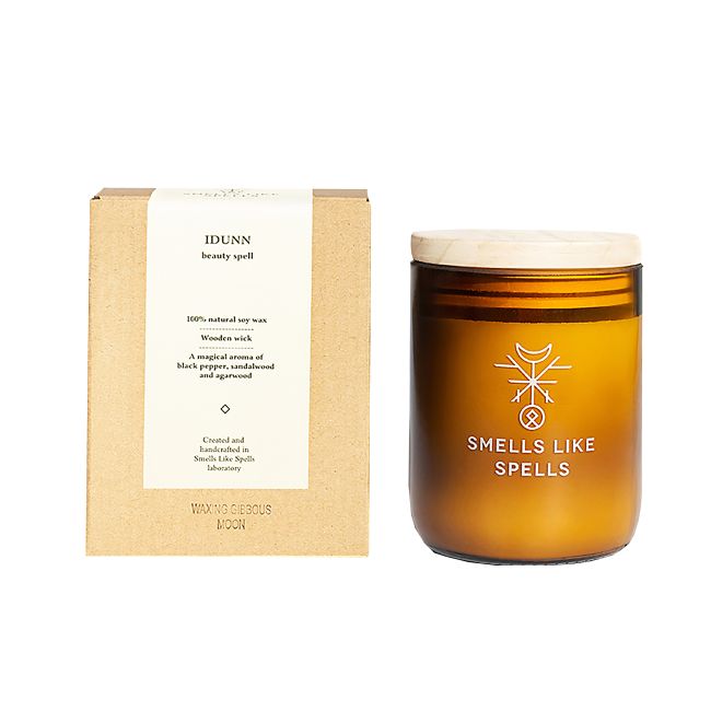 IDUNN SMELLS LIKE SPELLS pagaminta rankomis kvapioji žvakė su mediniu dangčiu, 250 g