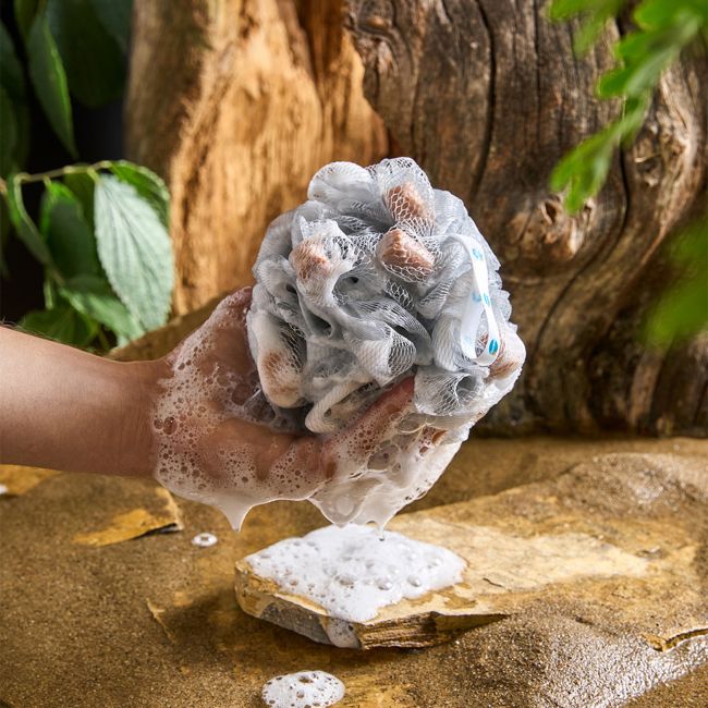 BALMY WITH SOAP PIECES WOODY vyrų šveičiamoji kūno plaušinė su muilu