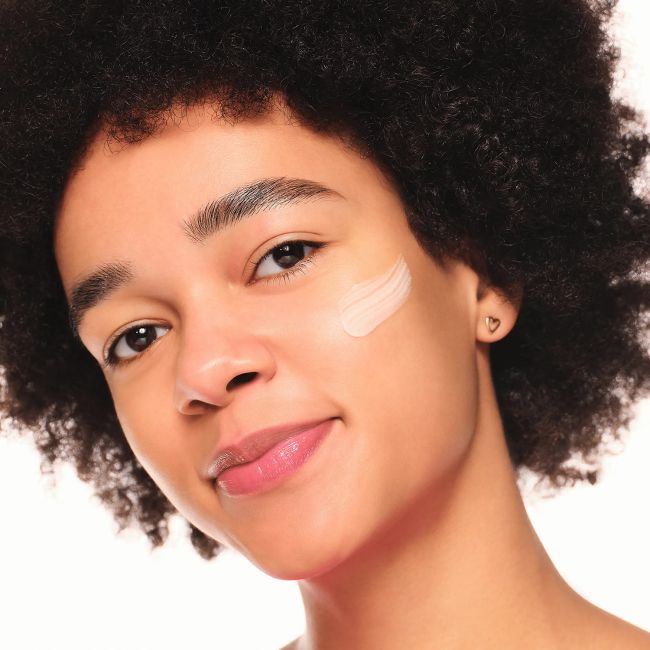 ESSENCE SILKY BLUR PORELESS PRIMER makiažo pagrindas, 30 ml