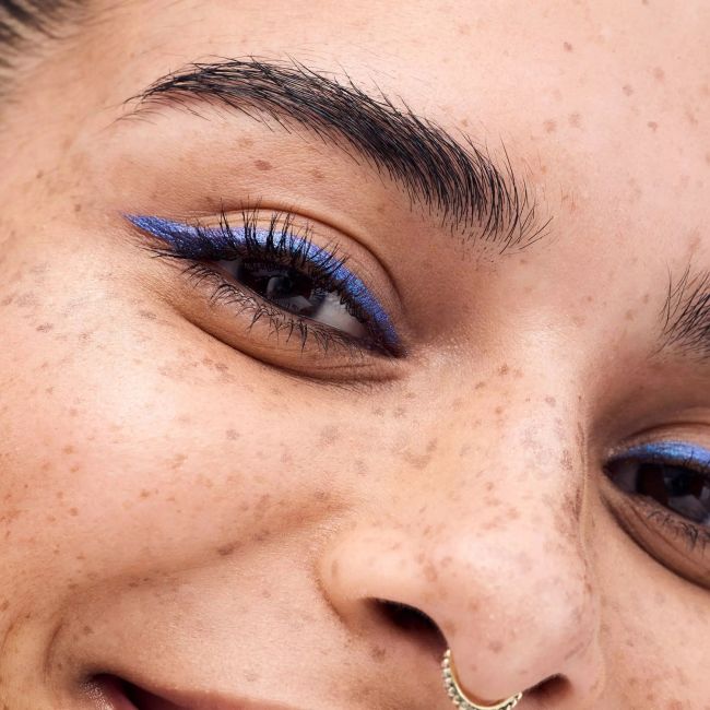 ESSENCE SUPERMAN DUOCHROME akių pieštukas, 0,2 g