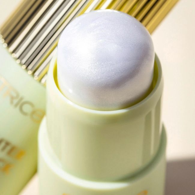 CATRICE PISTACHIO CREAM DELIGHT švytėjimo suteikiantis pieštukas, 5,3 g