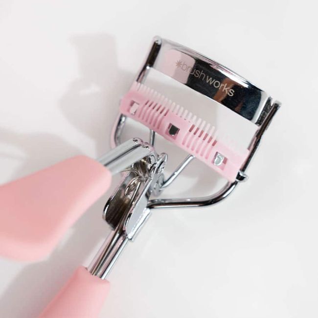 BRUSHWORKS PRO LASH blakstienų rietiklis su šukutėmis