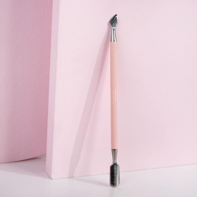 BRUSHWORKS CUTICLE įrankis nagų odelėms atstumti