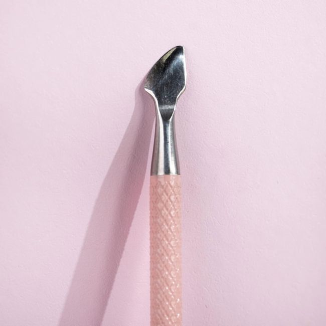 BRUSHWORKS CUTICLE įrankis nagų odelėms atstumti