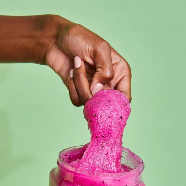 TREE HUT DRAGON FRUIT SHEA SUGAR kūno šveitiklis, 510 g