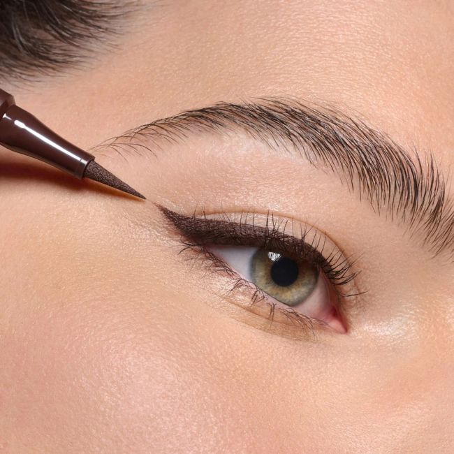 CATRICE CALLIGRAPH PRO PRECISE 24H MATT akių kontūro plunksnelė, 1,2 ml
