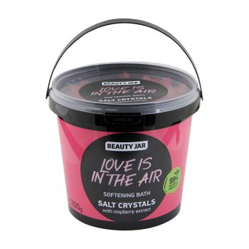 BEAUTY JAR LOVE IS IN THE AIR vonios druskos kristalai su aviečių ekstraktu, 1200 g