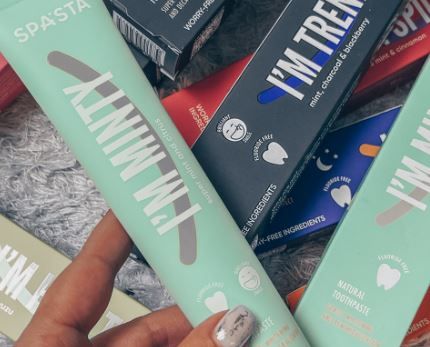 Sveiki dantys – graži šypsena! Apžvalgininkė Aliona Kovalionok džiaugiasi atradusi SPASTA dantų pastas