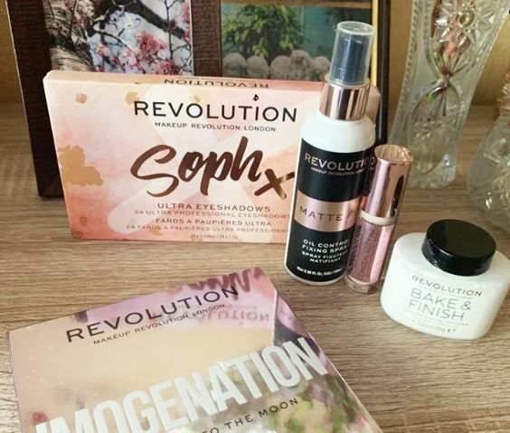 MAKEUP REVOLUTION - prekės ženklas, kurio pristatinėti nereikia