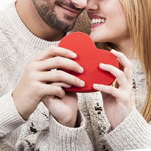 KERINTI VALENTINO DIENĄ - Kaip prisiklijuoti dirbtines blakstienas?