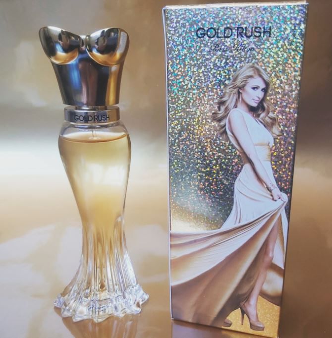 Kvepalai moterims arba detalė, kuri subtiliai atskleidžia moteriškumą. Apžvalgininkė Eglė išbando Paris Hilton aromatą