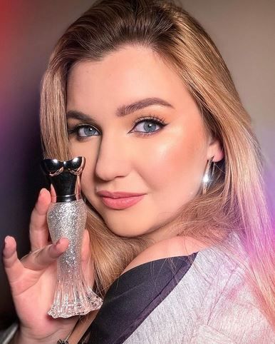 Gintarė: šventiškas Paris Hilton aromatas puikiai tiks Naujųjų metų sutikimui!