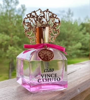 Kvepalai, nišinio aromato, kuriems atsispirti neįmanoma! VINCE CAMUTO CIAO aromatą išbando Dovilė